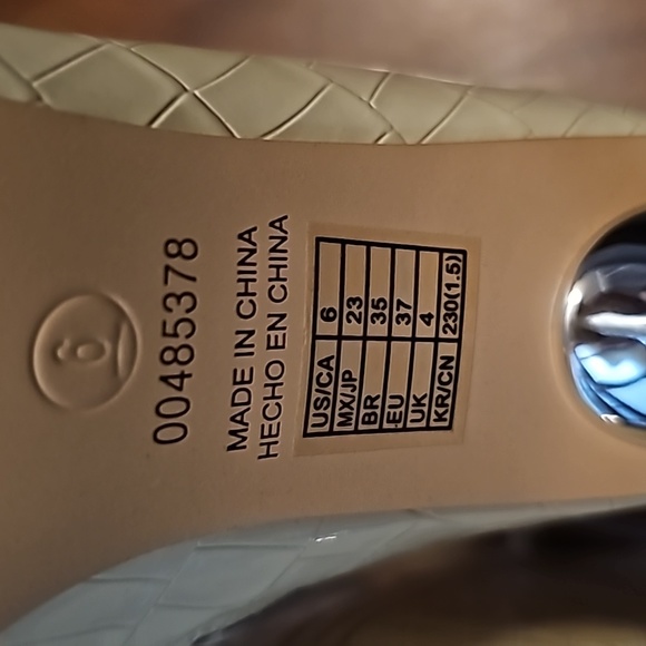 Forever 21 Booties Cream Size 6 - Picture 5 of 7